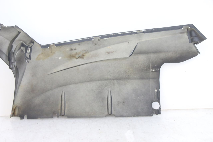 photo de RIGHT REAR LOWER FAIRING PEUGEOT SPEEDFIGHT 4 4T 50 (2015 - 2020) - Zoom on usage condition