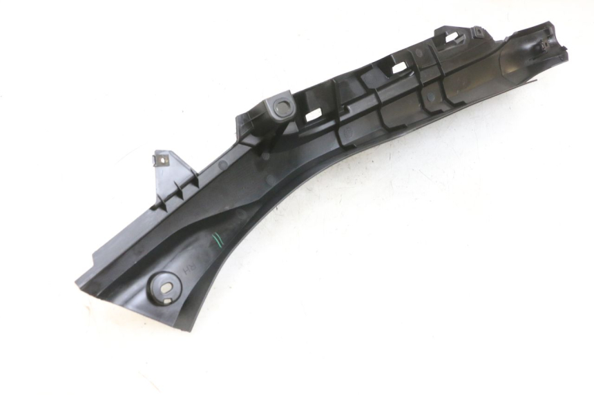 photo de REAR RIGHT BELLY PANEL YAMAHA TRICITY 300 (2020 - 2024) - Zoom on usage condition