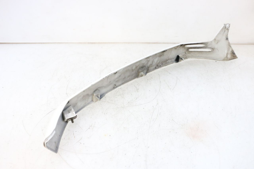 photo de REAR RIGHT BELLY PANEL PIAGGIO VESPA GTS SUPER IE 125 (2009 - 2016) - Fixing points details