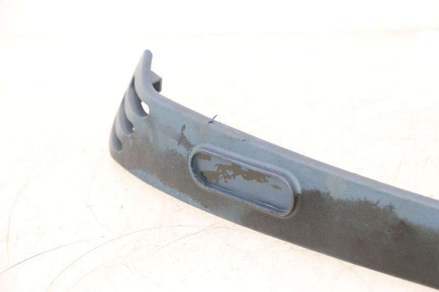 photo de RIGHT REAR LOWER FAIRING PIAGGIO VESPA LX 2T 50 (2005 - 2013) - Fixing points details