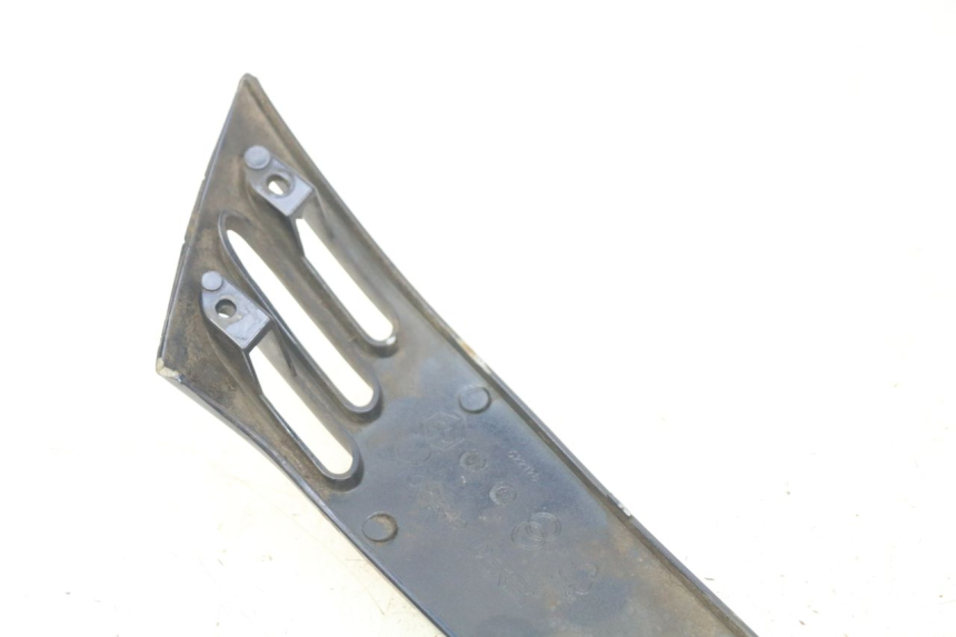 photo de RIGHT REAR LOWER FAIRING PIAGGIO VESPA LXV 125 (2006 - 2009) - Fixing points details