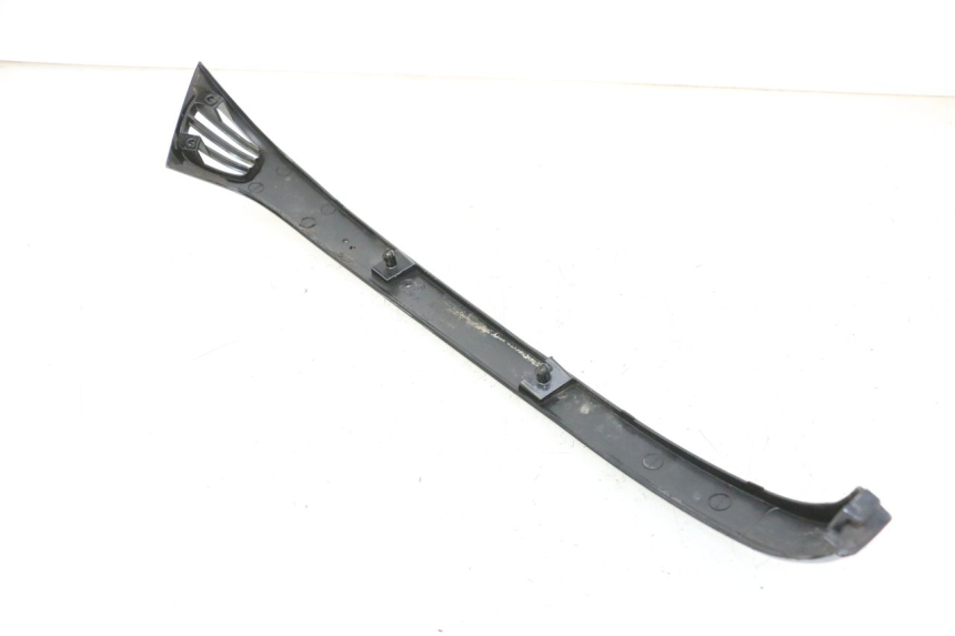 photo de RIGHT REAR LOWER FAIRING PIAGGIO VESPA S 2T 50 (2007 - 2014) - Fixing points details