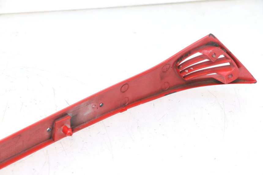 photo de RIGHT REAR LOWER FAIRING PIAGGIO VESPA S 2T 50 (2007 - 2014) - Fixing points details