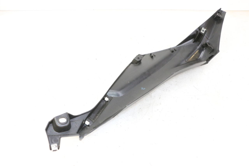 photo de REAR RIGHT BELLY PANEL YAMAHA XMAX X-MAX 125 (2021 - 2025) - Technical close-up