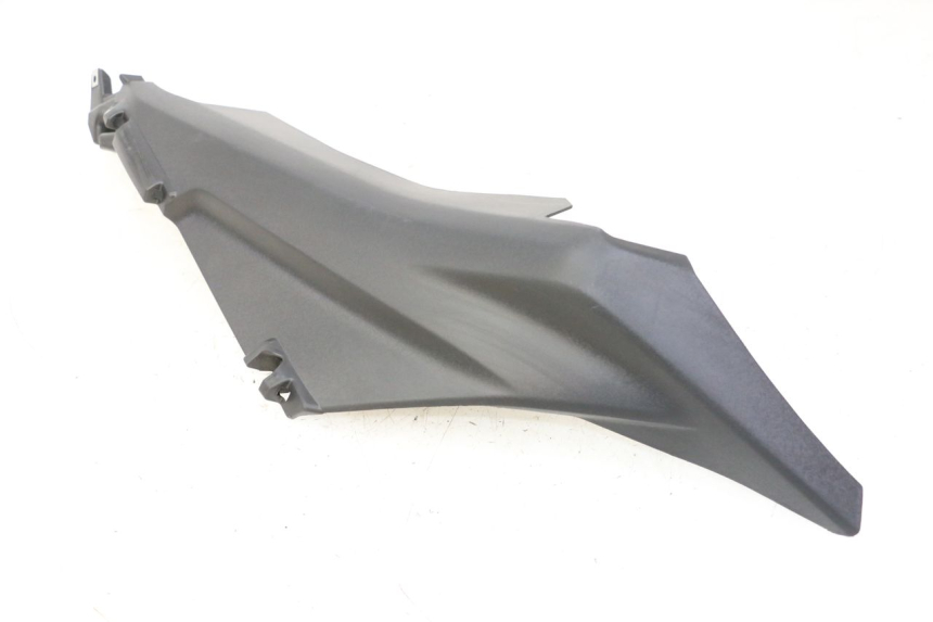 photo de REAR RIGHT BELLY PANEL YAMAHA XMAX X-MAX 125 (2021 - 2025) - Fixing points details