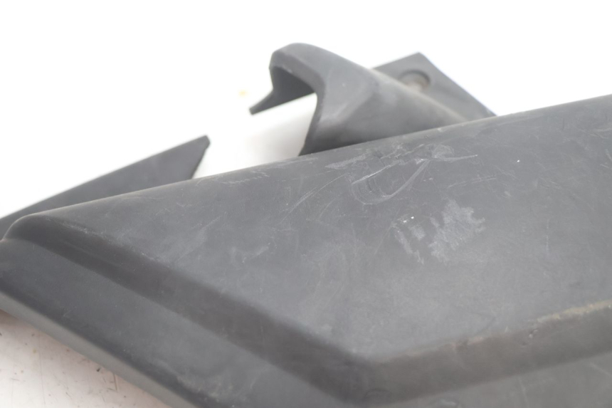 photo de REAR RIGHT BELLY PANEL YAMAHA XMAX X-MAX 125 (2006 - 2009) - Zoom on usage condition