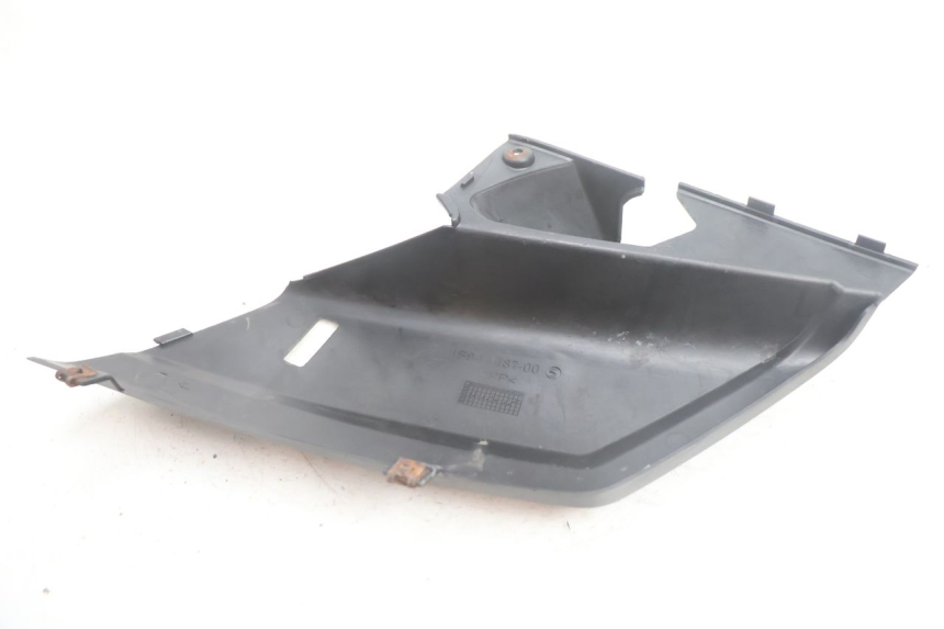 photo de REAR RIGHT BELLY PANEL YAMAHA XMAX X-MAX 125 (2006 - 2009) - Fixing points details