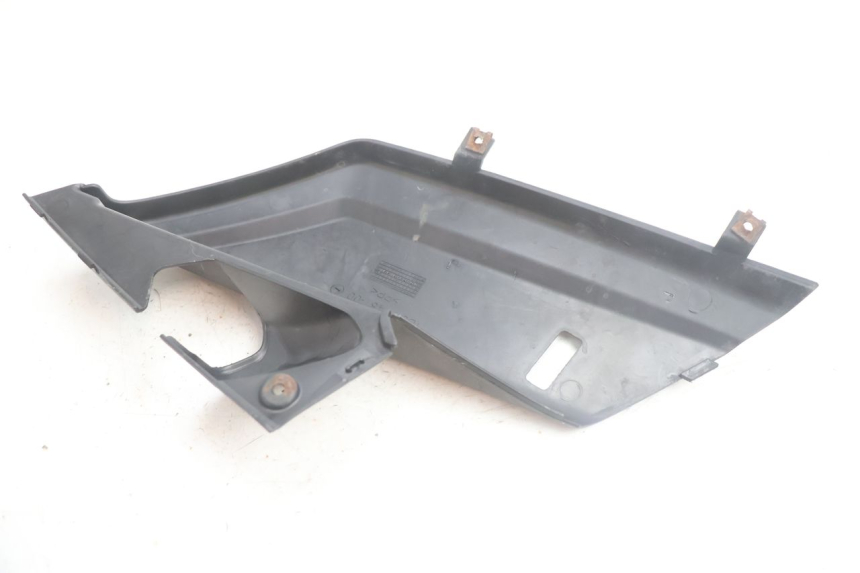 photo de REAR RIGHT BELLY PANEL YAMAHA XMAX X-MAX 125 (2006 - 2009) - Surface and material condition