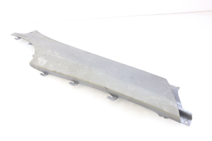 photo de RIGHT REAR LOWER FAIRING PIAGGIO X9 EVOLUTION 125 (2003 - 2007) - Technical close-up