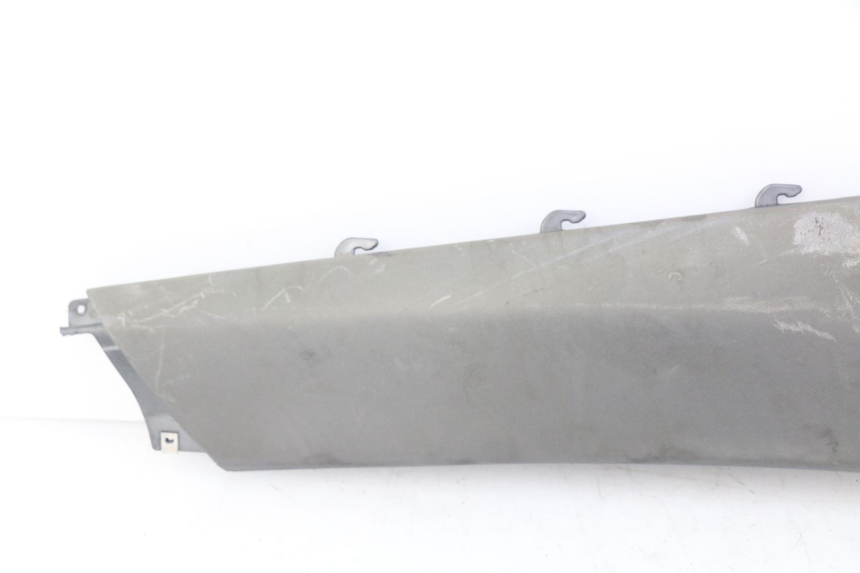 photo de RIGHT REAR LOWER FAIRING PIAGGIO X9 EVOLUTION 125 (2003 - 2007) - Fixing points details