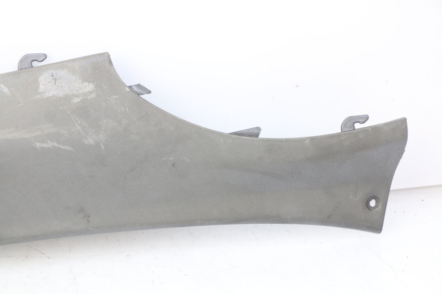 photo de RIGHT REAR LOWER FAIRING PIAGGIO X9 EVOLUTION 125 (2003 - 2007) - Surface and material condition