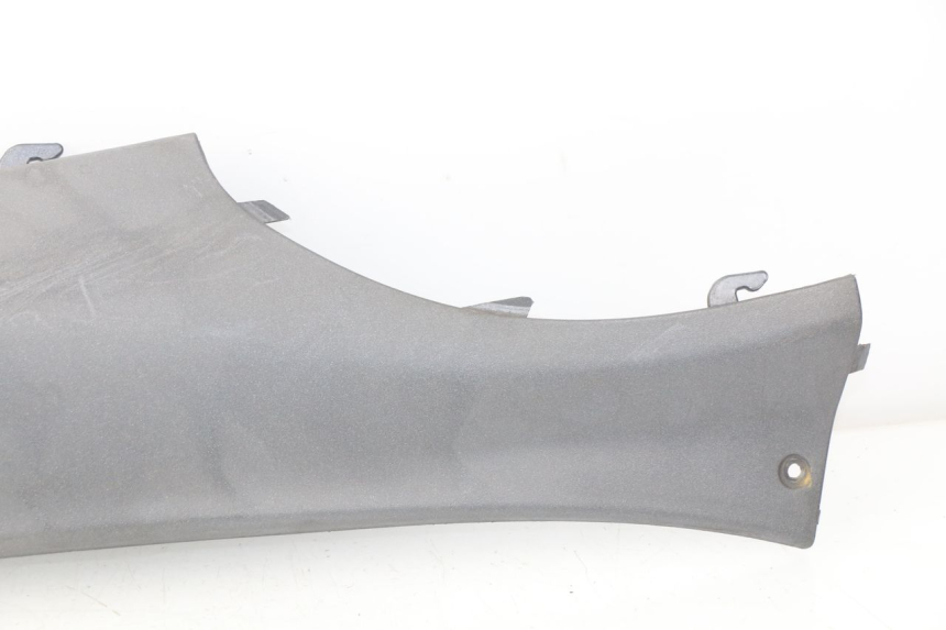 photo de RIGHT REAR LOWER FAIRING PIAGGIO X9 125 (2000 - 2003) - Fixing points details