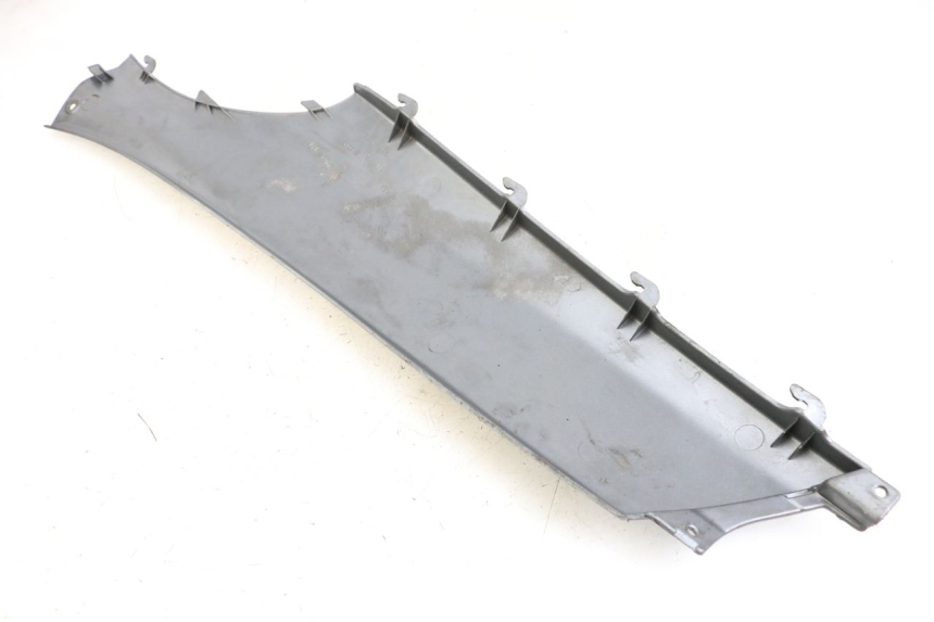 photo de RIGHT REAR LOWER FAIRING PIAGGIO X9 125 (2000 - 2003) - Zoom on usage condition