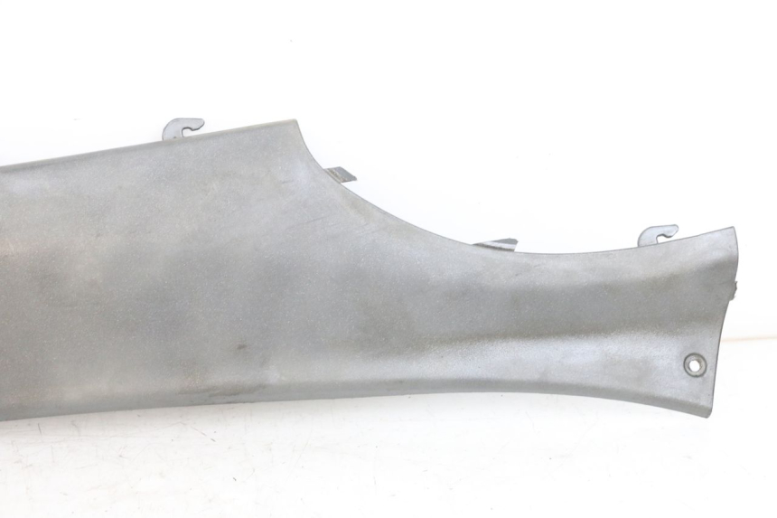photo de RIGHT REAR LOWER FAIRING PIAGGIO X9 125 (2000 - 2003) - Alternative perspective
