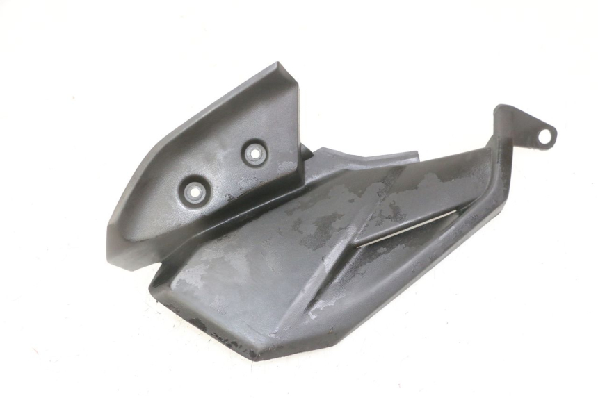 photo de REAR RIGHT BELLY PANEL YAMAHA YP X-MAX XMAX 400 (2014 - 2017) - Technical close-up