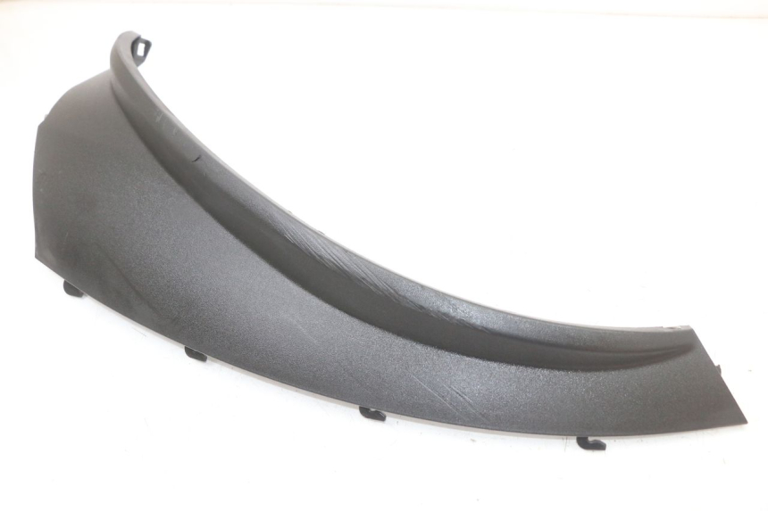 photo de REAR LEFT BELLY PANEL PIAGGIO MP3 125 (2006 - 2014) - Zoom on usage condition