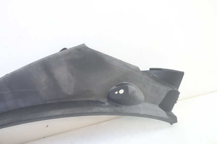 photo de REAR LEFT BELLY PANEL PIAGGIO MP3 RL 250 (2006 - 2010) - Zoom on usage condition