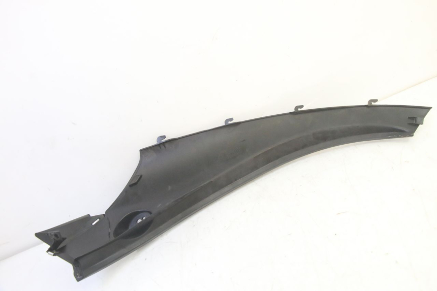 photo de REAR LEFT BELLY PANEL PIAGGIO MP3 RL 250 (2006 - 2010) - Technical close-up