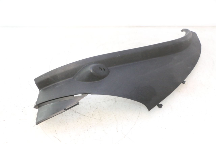 photo de REAR LEFT BELLY PANEL PIAGGIO MP3 500 (2011 - 2015) - Fixing points details