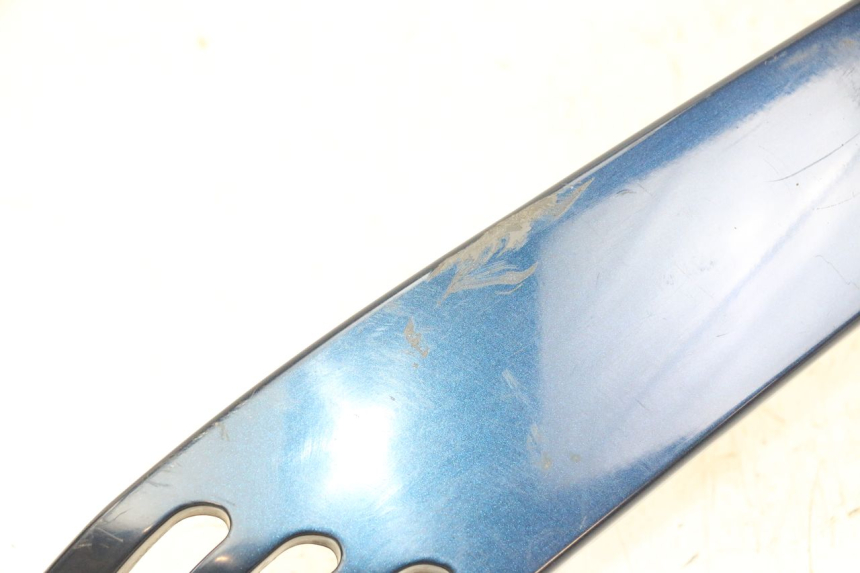 photo de REAR LEFT BELLY PANEL PIAGGIO VESPA LX 150 (2005 - 2013) - Zoom on usage condition