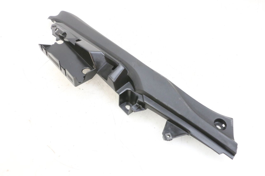 photo de REAR LEFT BELLY PANEL YAMAHA TRICITY 300 (2020 - 2024) - Technical close-up