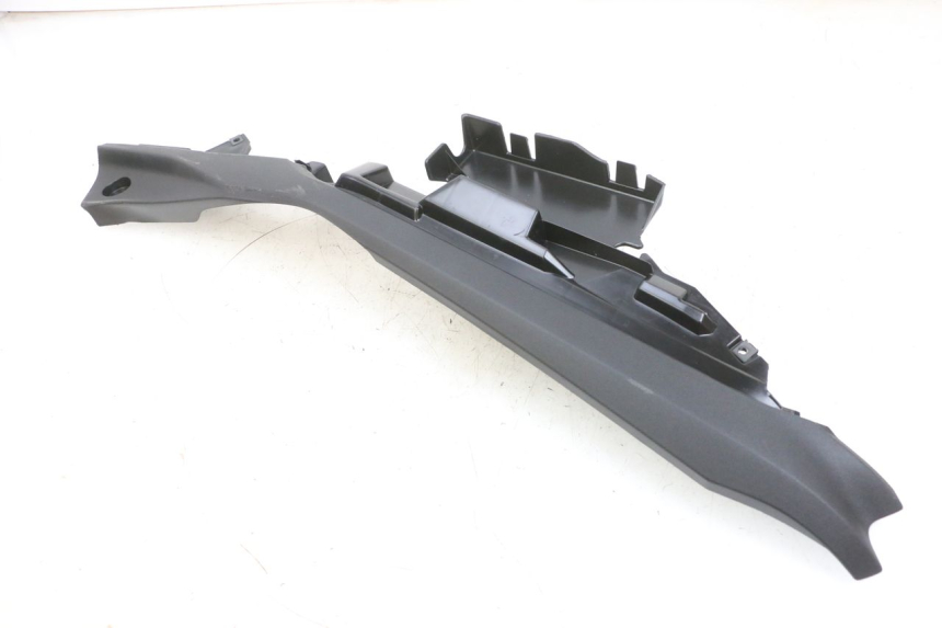 photo de REAR LEFT BELLY PANEL YAMAHA TRICITY 300 (2020 - 2024) - Fixing points details