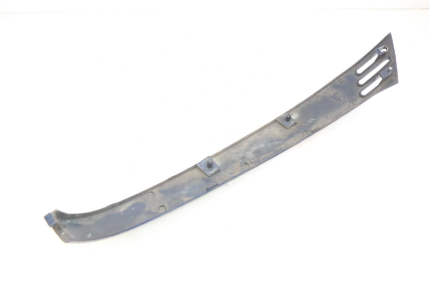 photo de LEFT REAR LOWER BODY PANEL PIAGGIO VESPA LXV 125 (2006 - 2009) - Zoom on usage condition