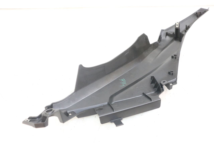 photo de LEFT REAR LOWER BODY PANEL YAMAHA XMAX X-MAX ABS 125 (2017 - 2020) - Technical close-up
