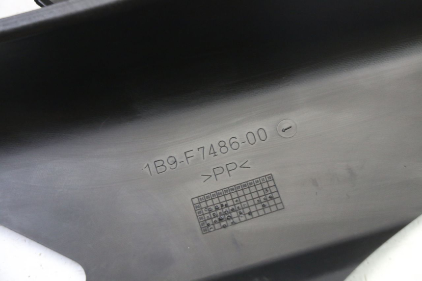 photo de REAR LEFT BELLY PANEL YAMAHA XMAX X-MAX 125 (2006 - 2009) - Fixing points details