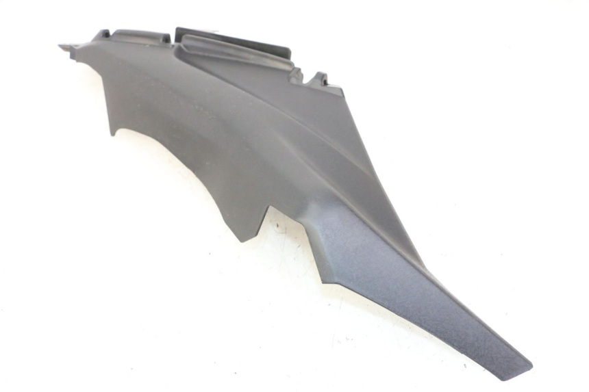 photo de REAR LEFT BELLY PANEL YAMAHA XMAX X-MAX 125 (2021 - 2025) - Fixing points details