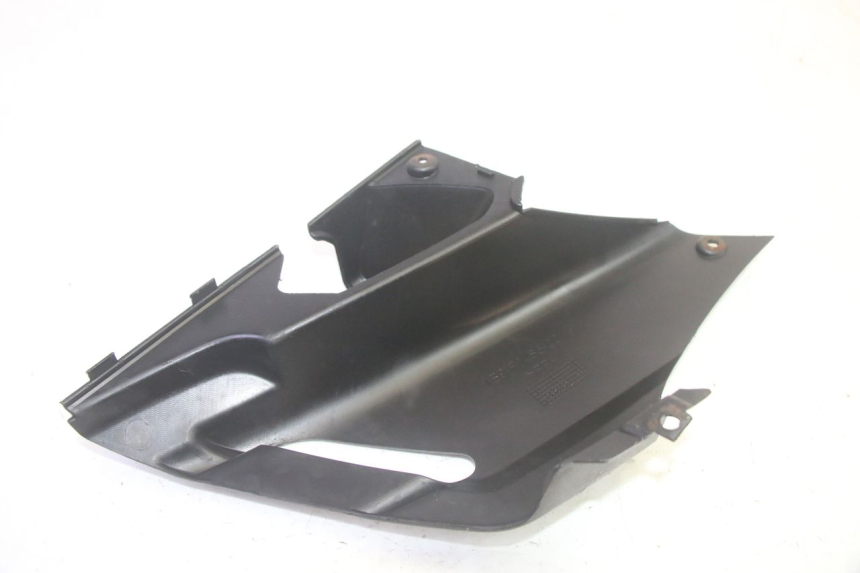 photo de REAR LEFT BELLY PANEL YAMAHA XMAX X-MAX 125 (2006 - 2009) - Technical close-up
