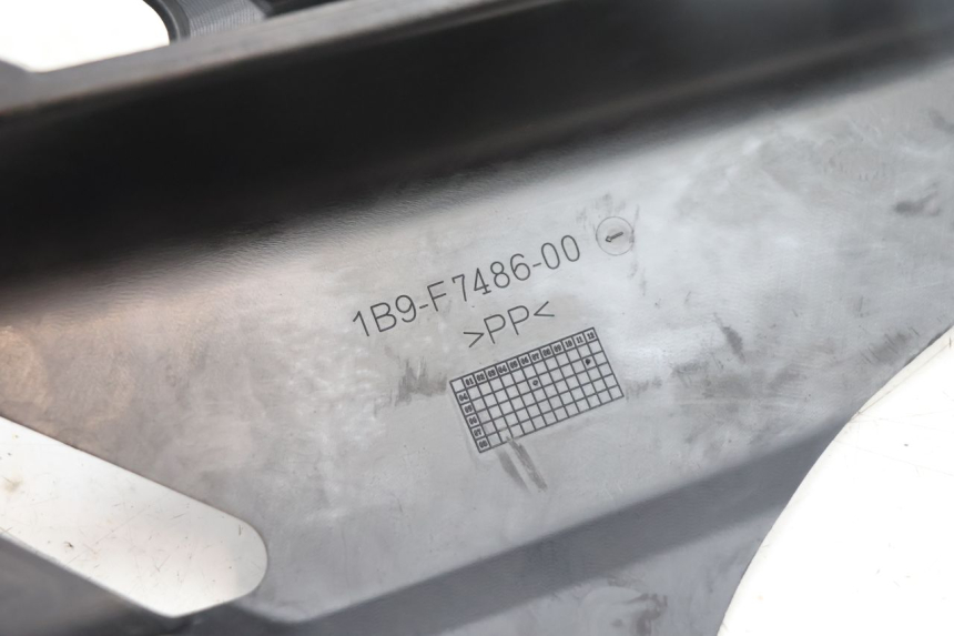 photo de REAR LEFT BELLY PANEL YAMAHA XMAX X-MAX 125 (2006 - 2009) - Technical close-up