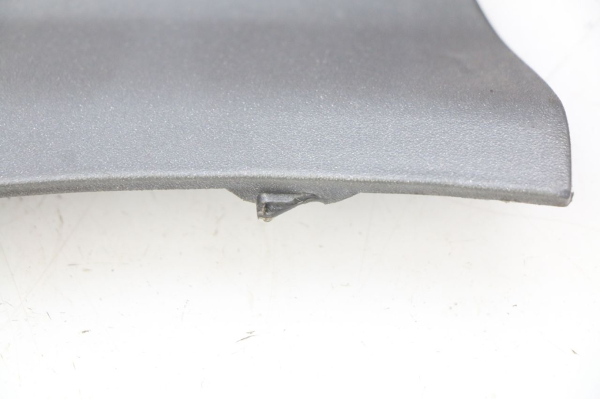 photo de LEFT REAR LOWER BODY PANEL PIAGGIO X9 EVOLUTION 125 (2003 - 2007) - Zoom on usage condition