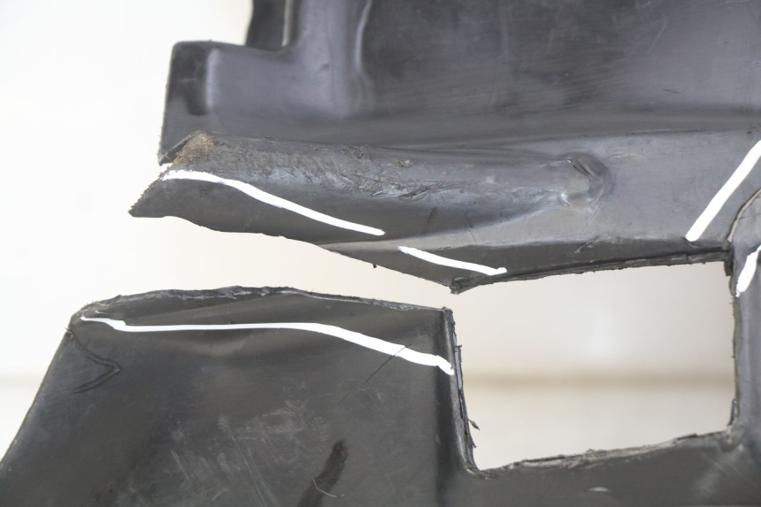 photo de LOWER BODY SHELL MBK BOOSTER SPIRIT 50 (1999 - 2003) - Distinctive features