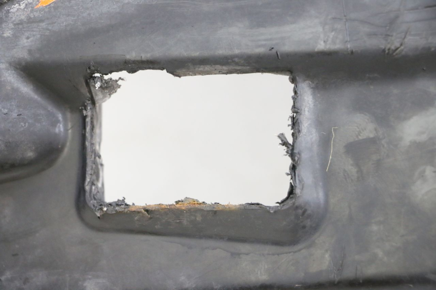 photo de LOWER PART OF THE BODY MBK BOOSTER SPIRIT 50 (2004 - 2017) - Detailed visual inspection