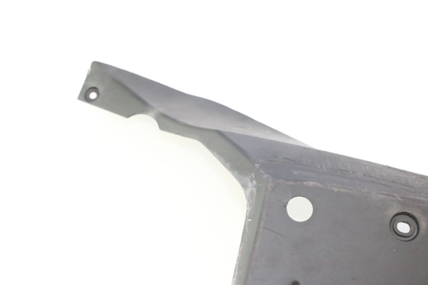 photo de LOWER BODY SHELL SUZUKI BURGMAN 125 (2007 - 2014) - Distinctive features