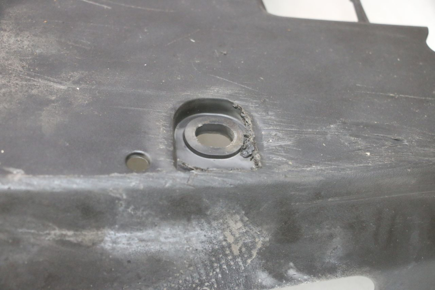 photo de LOWER BODY SHELL SUZUKI BURGMAN 125 (2007 - 2014) - Fixing points details