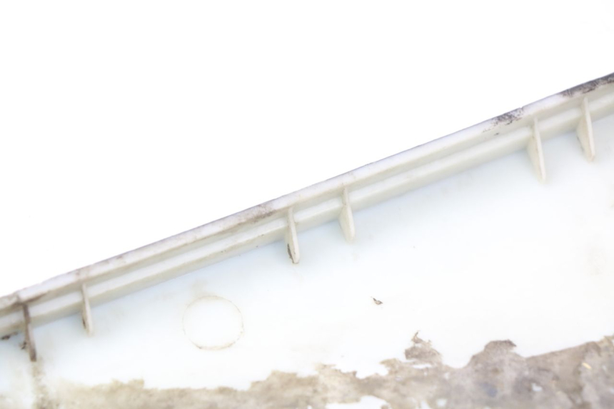 photo de RIGHT LOWER SIDE PANEL JONWAY AZTRAL 125 (2008 - 2017) - Fixing points details