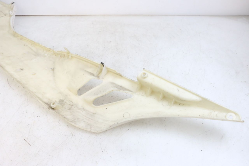 photo de RIGHT LOWER SIDE PANEL JONWAY AZTRAL 125 (2008 - 2017) - Zoom on usage condition