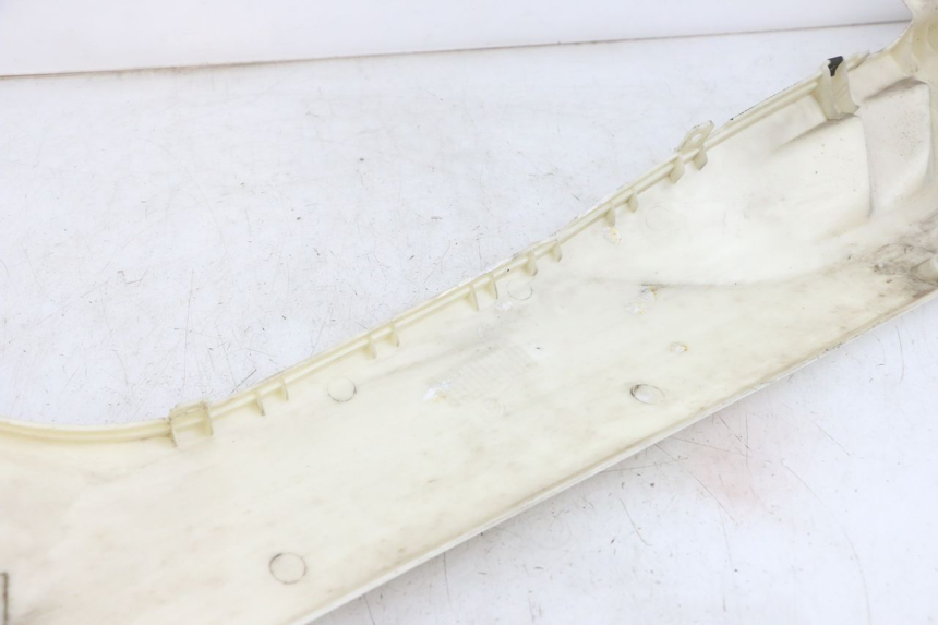 photo de RIGHT LOWER SIDE PANEL JONWAY AZTRAL 125 (2008 - 2017) - Alternative perspective