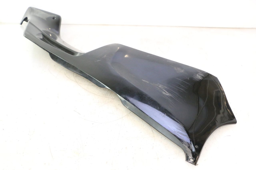 photo de RIGHT BELLY PANEL SUZUKI BURGMAN EXECUTIVE ABS 650 (2006 - 2012) - Fixing points details