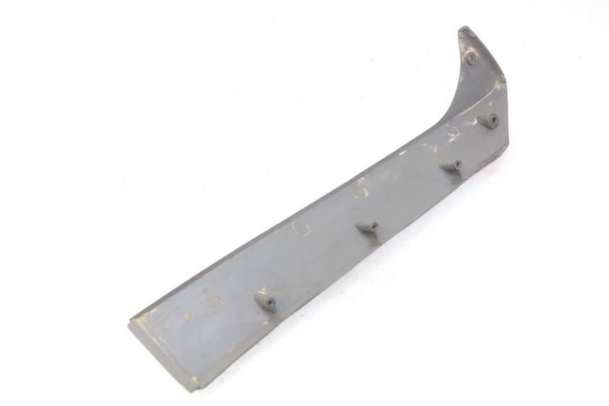 photo de RIGHT LOWER SIDE PANEL SUZUKI CP 80 (1985 - 1996) - Zoom on usage condition