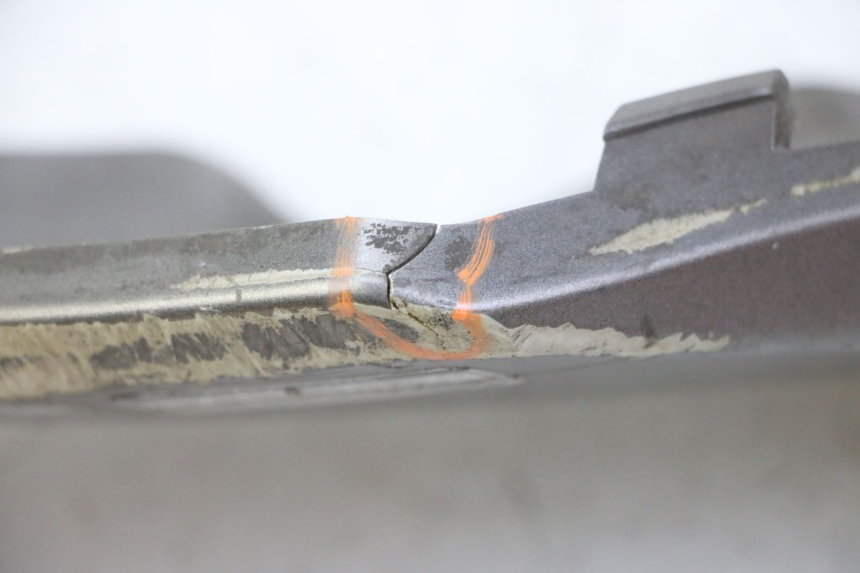 photo de RIGHT LOWER SIDE PANEL KYMCO DINK STREET 125 (2009 - 2014) - Zoom on usage condition