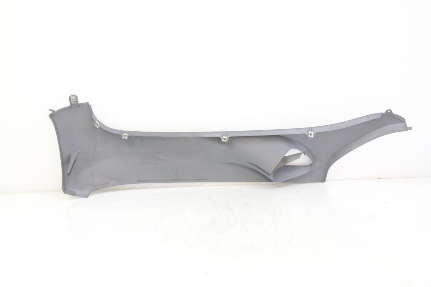 photo de RIGHT LOWER SIDE PANEL HONDA FES PANTHEON 2T 125 (1998 - 2002) - Technical close-up