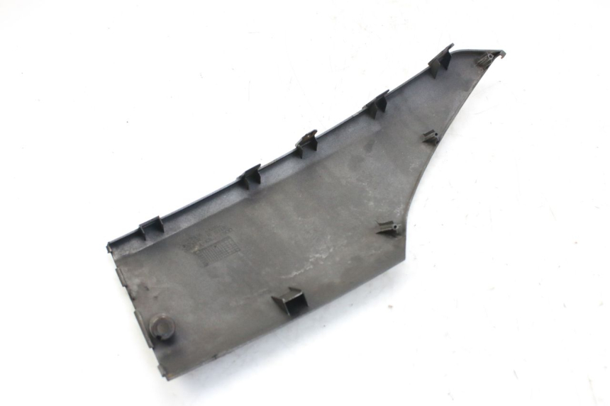 photo de RIGHT LOWER SIDE PANEL HONDA FES S-WING SWING ABS 125 (2007 - 2015) - Zoom on usage condition