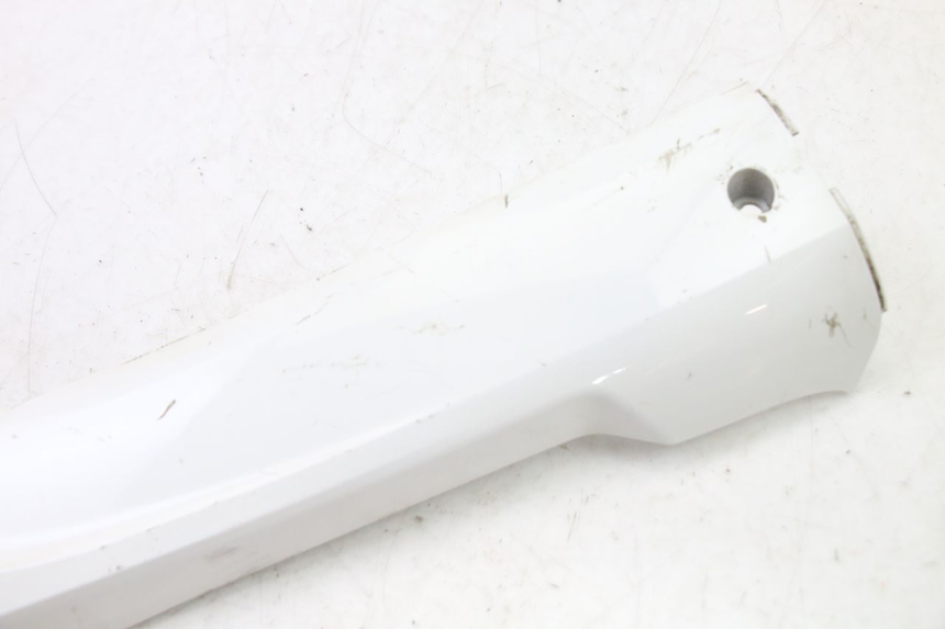 photo de RIGHT LOWER SIDE PANEL SYM FIDDLE 3 III 125 (2014 - 2020) - Zoom on usage condition