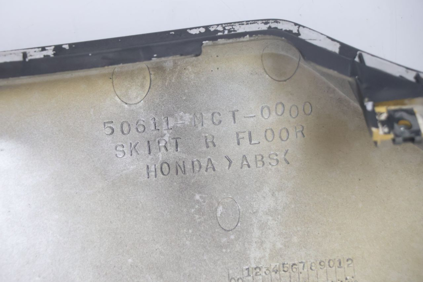photo de RIGHT BELLY PANEL HONDA FJS SILVER WING SILVERWING 400 (2005 - 2008) - High-resolution close-up