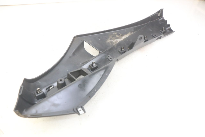 photo de RIGHT LOWER SIDE PANEL PIAGGIO FLY 4T 50 (2013 - 2017) - Alternative perspective