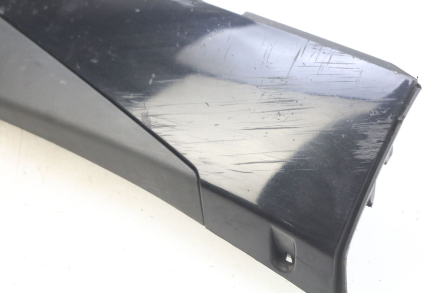 photo de RIGHT LOWER SIDE PANEL PIAGGIO FLY 4T 50 (2013 - 2017) - Surface and material condition