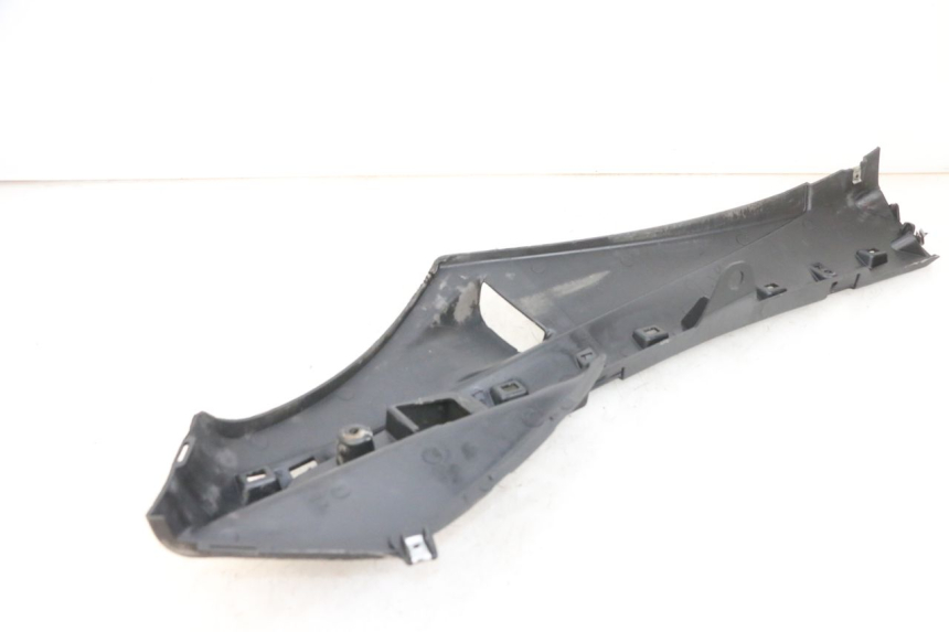 photo de RIGHT LOWER SIDE PANEL PIAGGIO FLY 4T 50 (2013 - 2017) - Alternative perspective